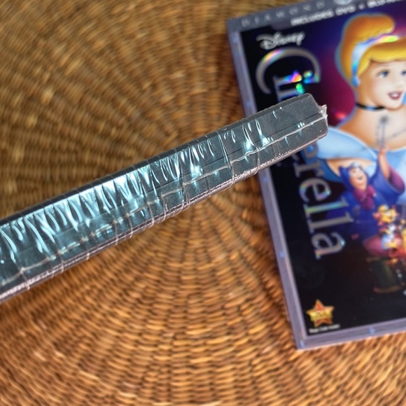 Cinderella Blue-ray DVD 2012 Diamond Edition - Picture 5 of 5